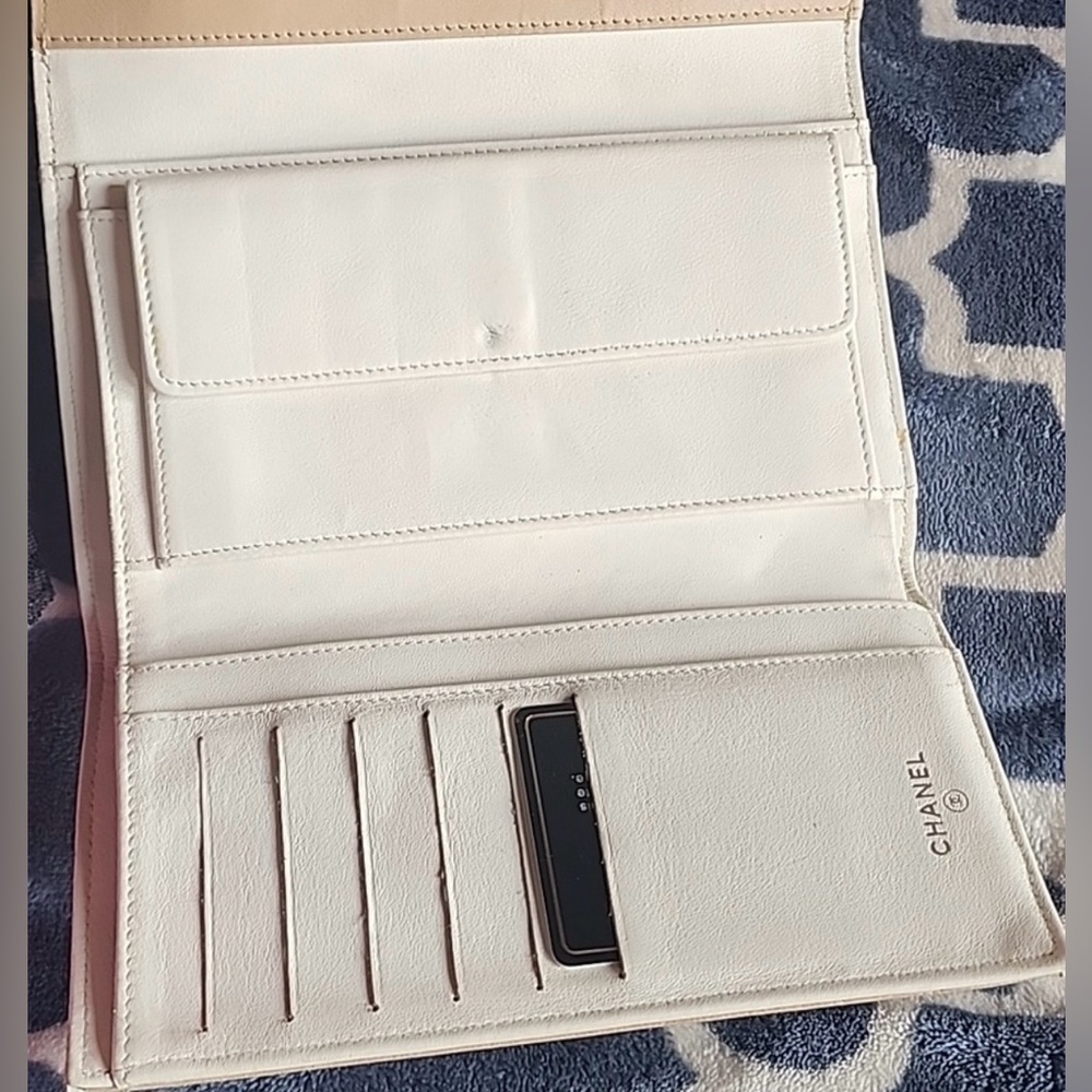 Chanel Beige/Cream Lambskin Leather Front Snap Diamond Trifold Long Wallet COA - Picture 8 of 13